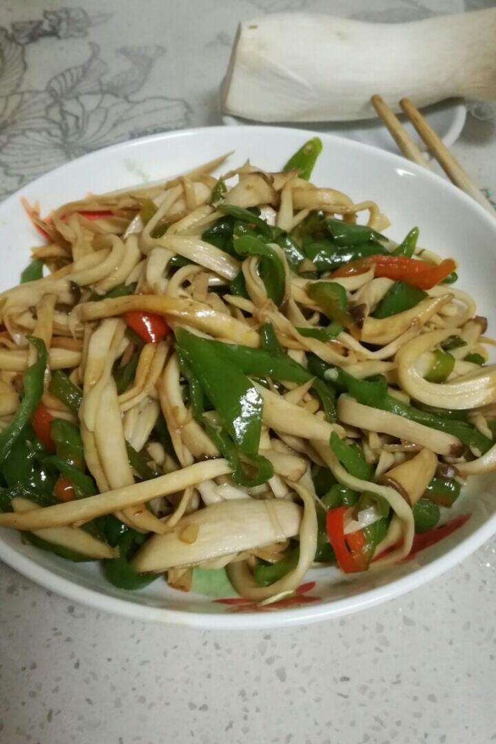 青椒素炒杏鲍菇