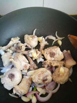 鸡腿炖土豆的做法 步骤6