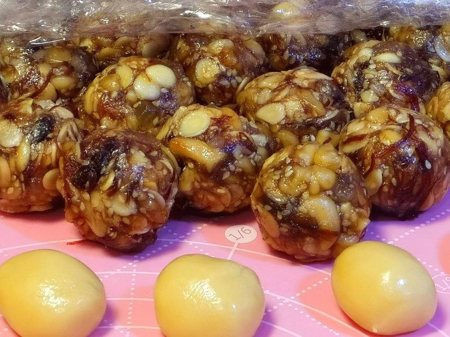 广式月饼－－蛋黄豆沙月饼