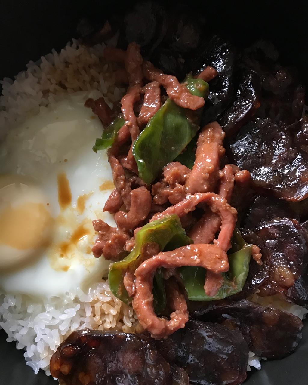 香肠煲仔饭
