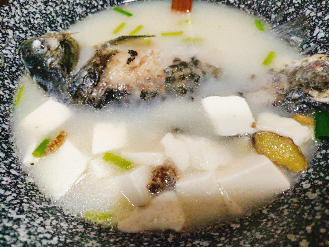 鲫鱼豆腐汤