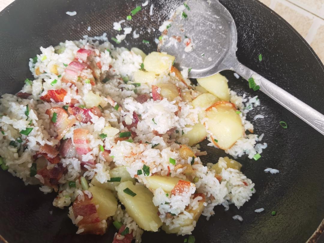 土豆饭，香掉牙的锅巴洋芋饭