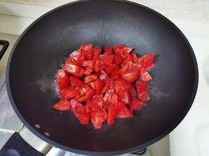快手减脂餐—番茄龙利鱼魔芋面的做法 步骤2