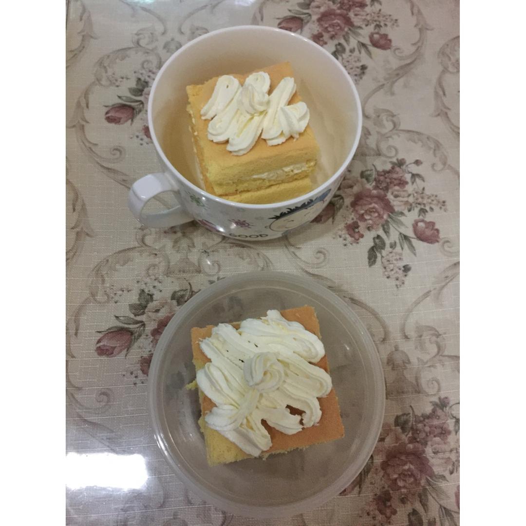 新手做不开裂蛋糕卷，内配卡仕达酱，味道棒棒的