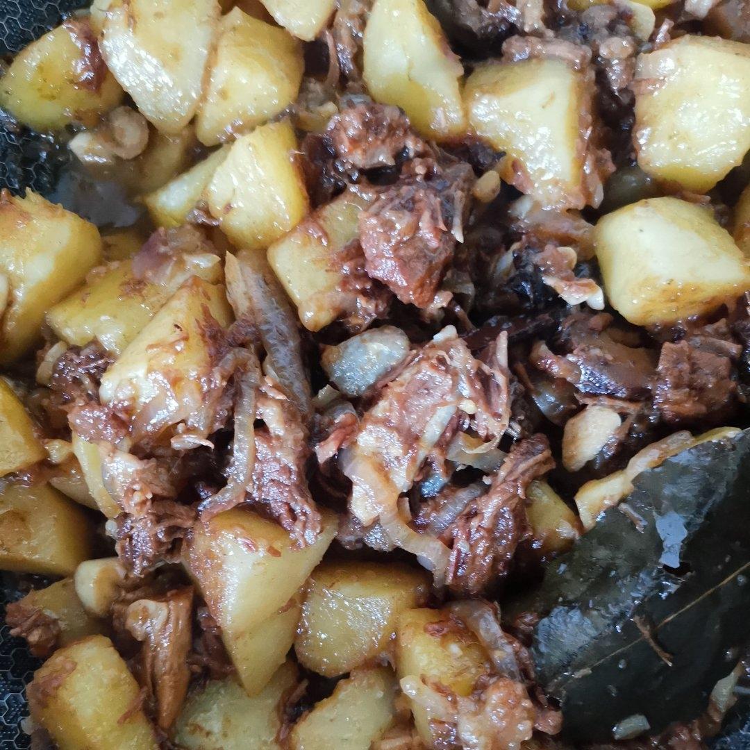 土豆炖牛肉