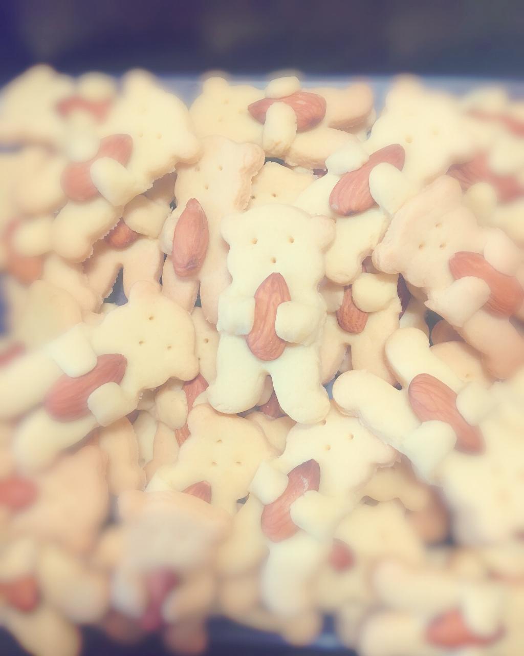 抱杏仁的小熊（造型饼干）