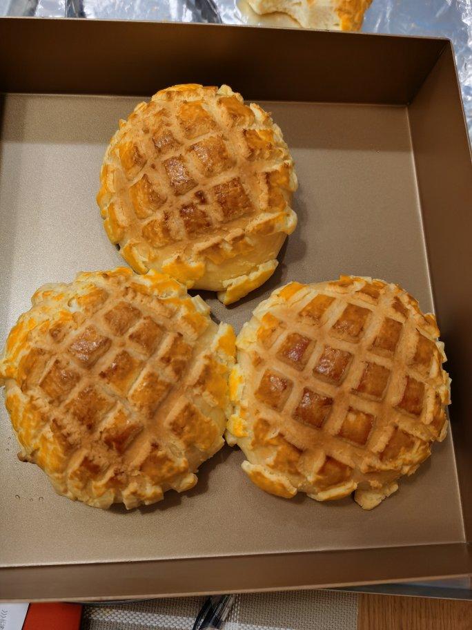 好吃到炸裂的港式菠萝包（附带制作酥皮的小视频）