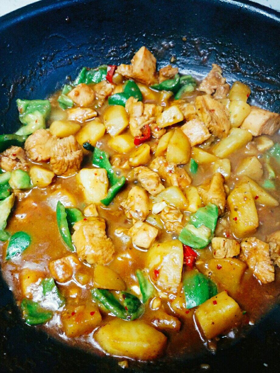 香菇土豆炖鸡肉
