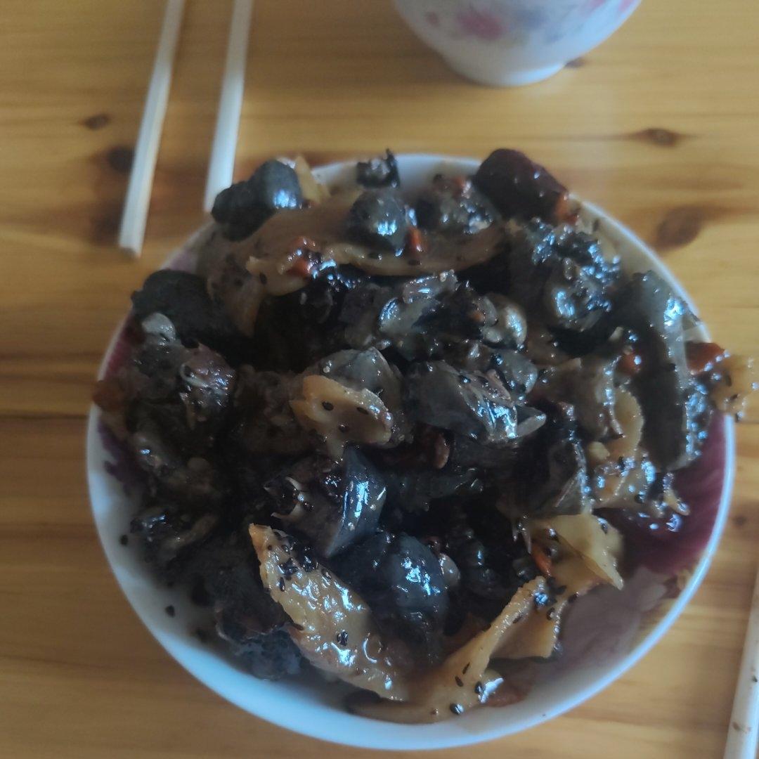香飘千里之外的姜爆乌鸡，又名麻油鸡，月子鸡