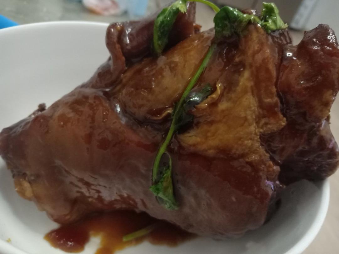 酱香猪肘子