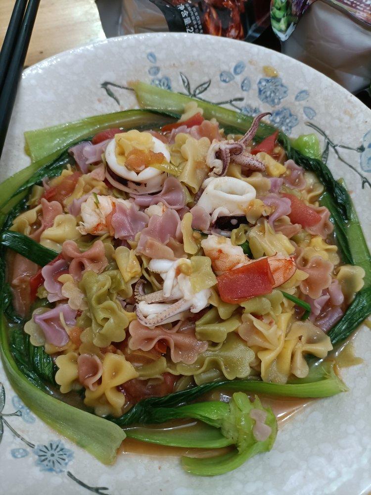 酸爽开胃的～茄汁蝴蝶面