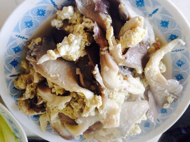 鲜蘑炒鸡蛋的做法