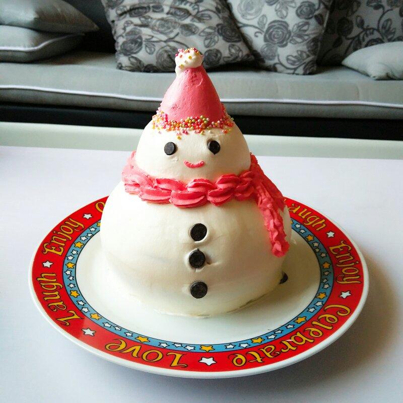 兔兔公主爱蛋糕做的雪人造型蛋糕