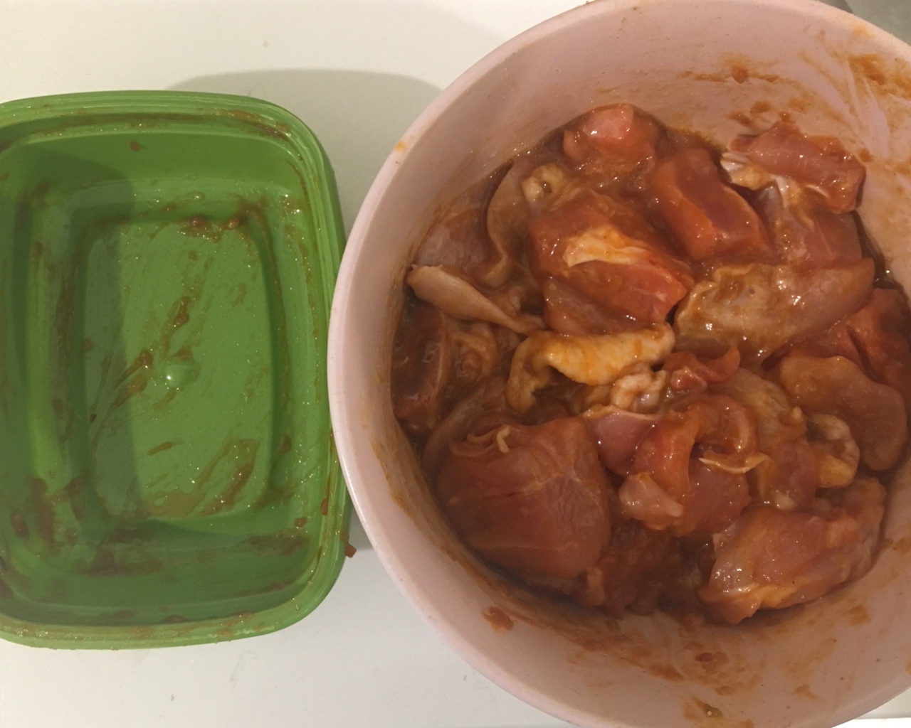辣味甜椒焖鸡（韩国辣酱版）的做法 步骤2