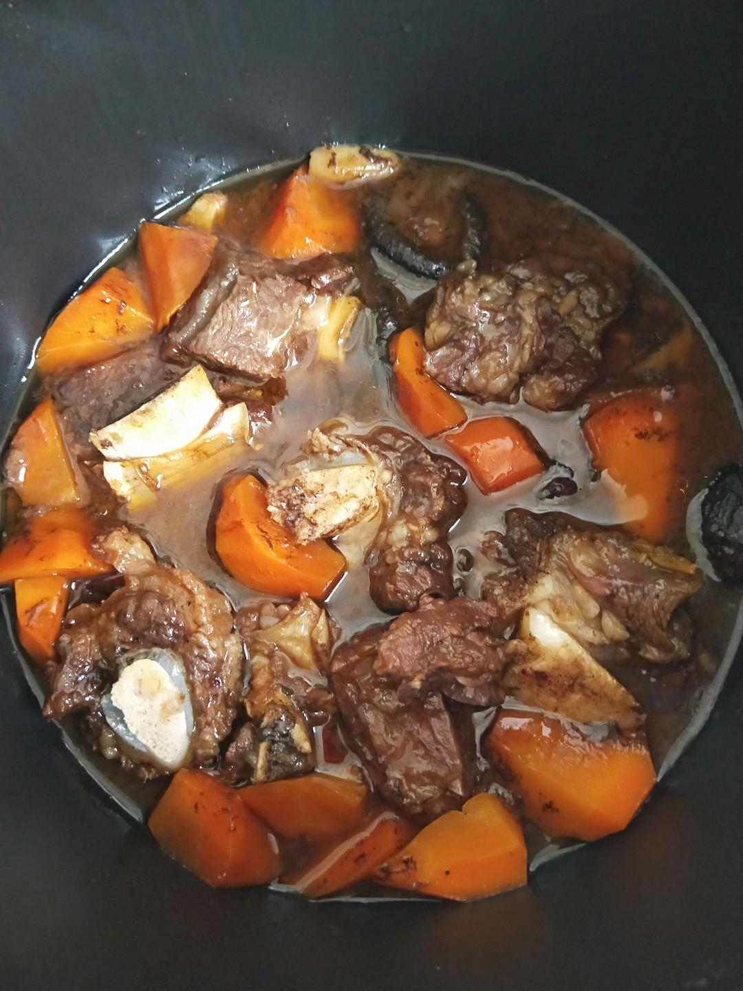 胡萝卜炖牛排骨