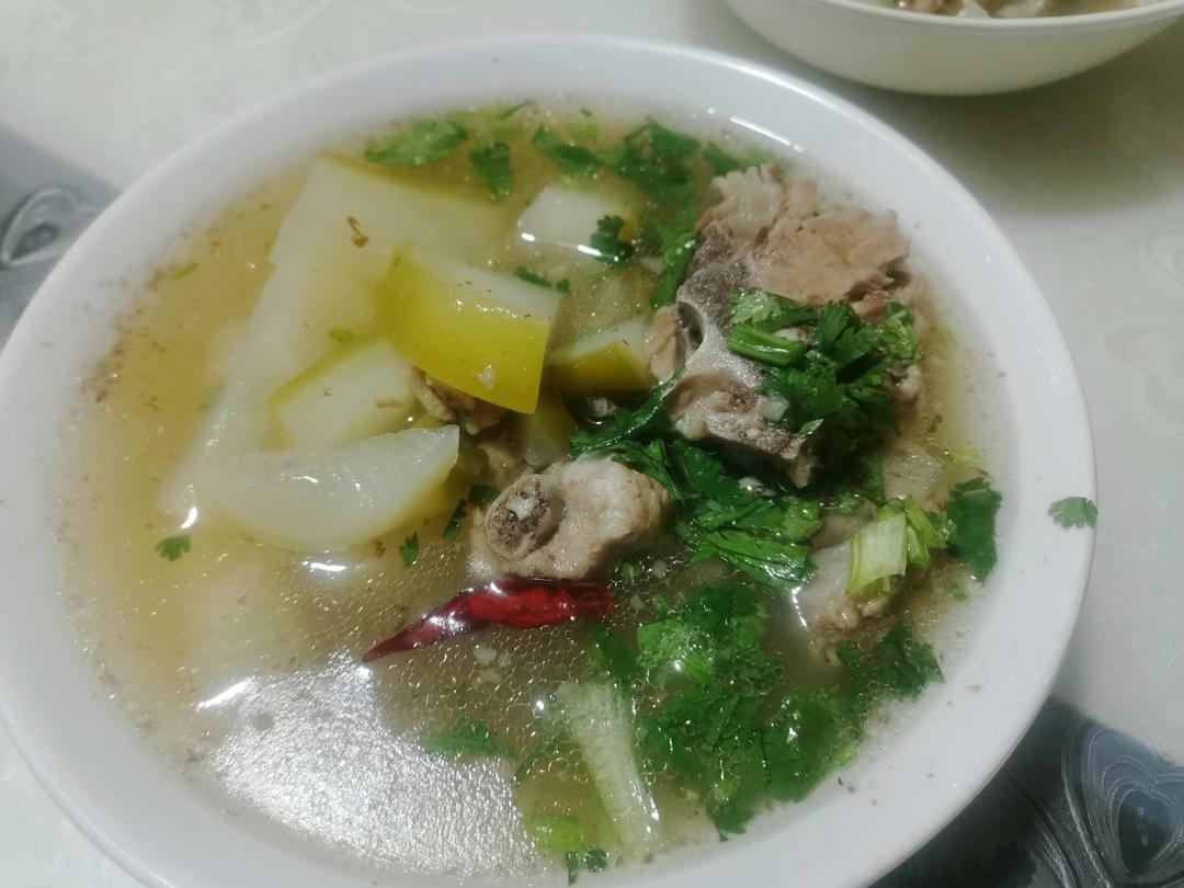 萝卜炖排骨-秋冬懒人汤