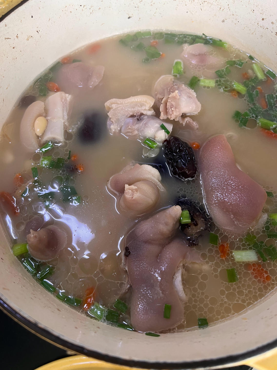 猪蹄黄豆汤