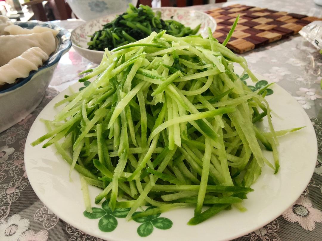 凉拌青萝卜丝