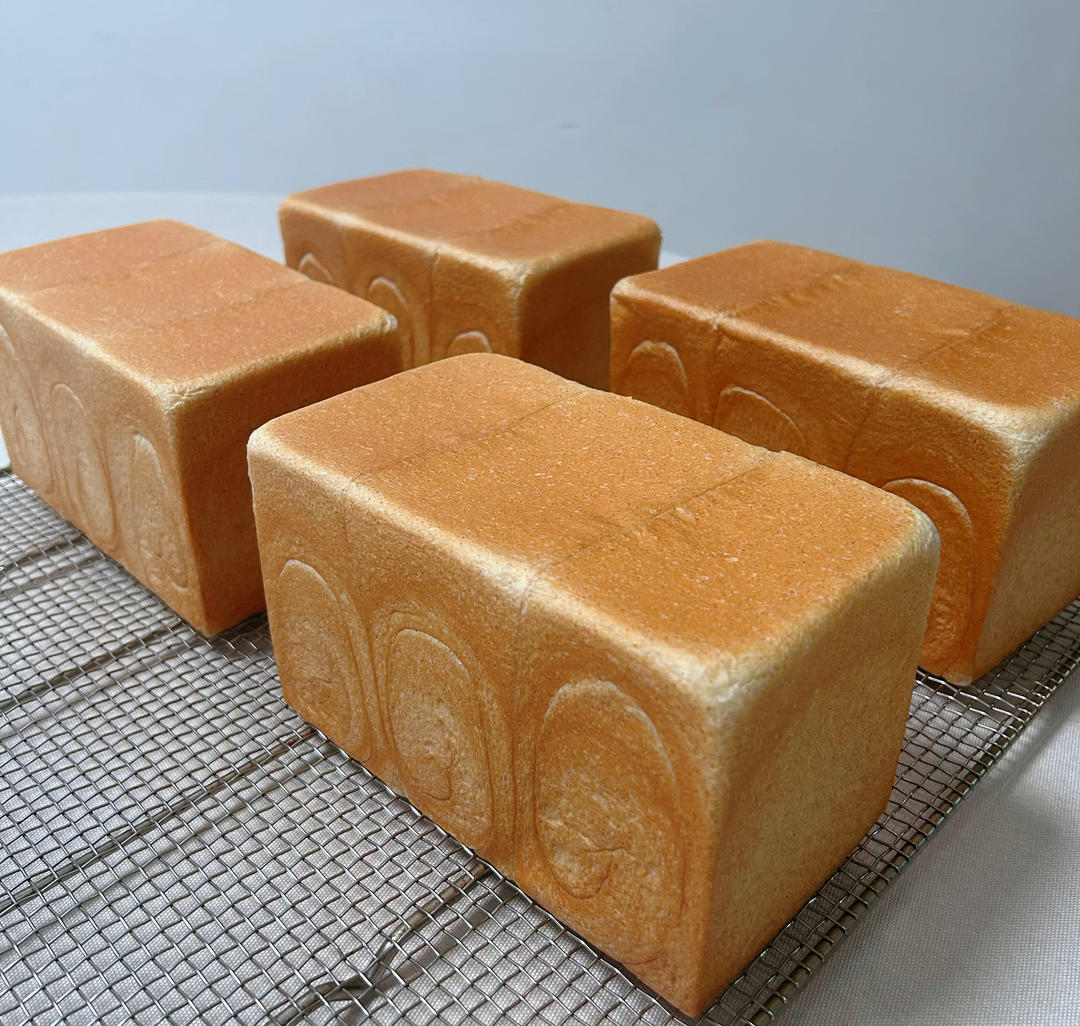 柔软的蜂蜜牛乳全麦吐司