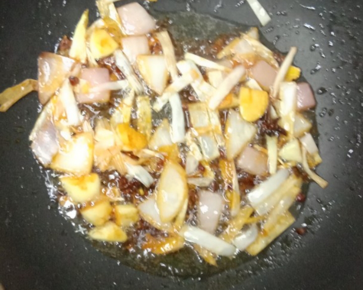 牛腩土豆煲的做法 步骤4
