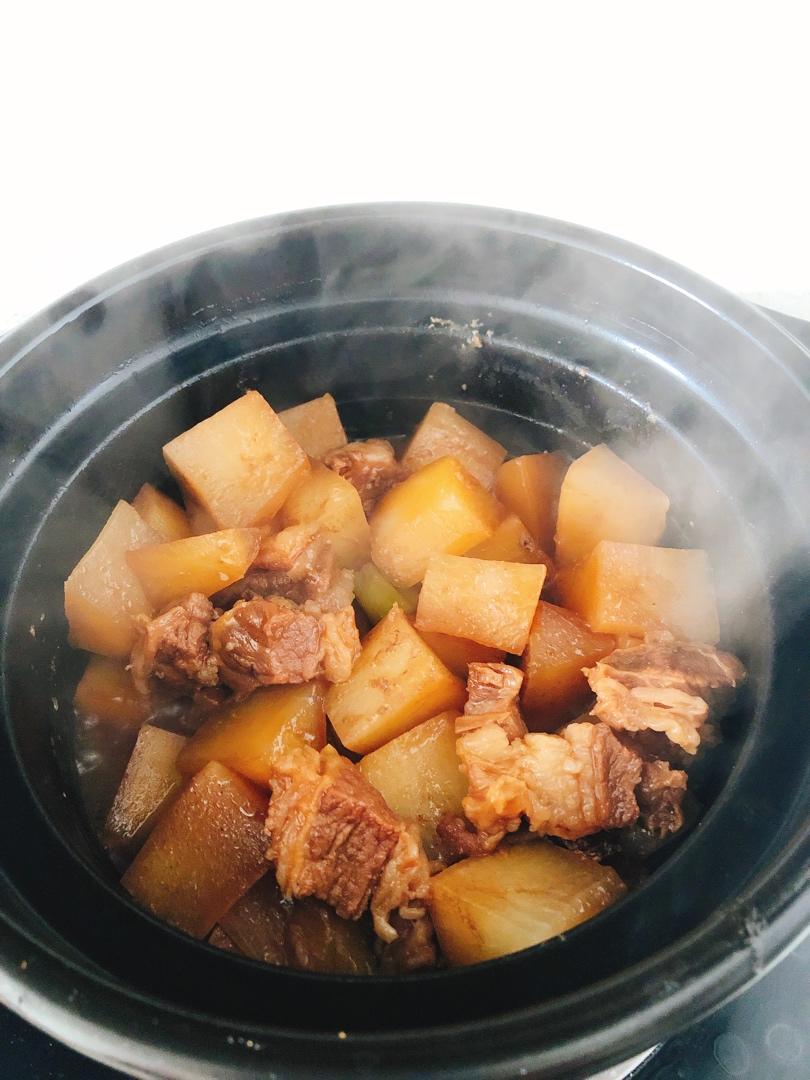 广式萝卜牛腩煲