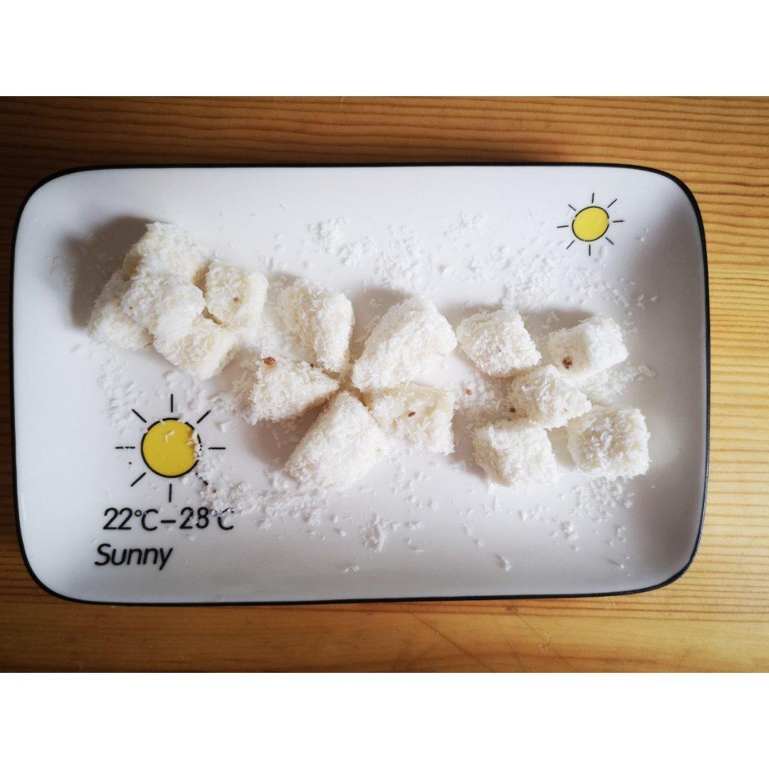 【视频】85度C 椰蓉牛奶小方～不用烤箱的夏日甜点