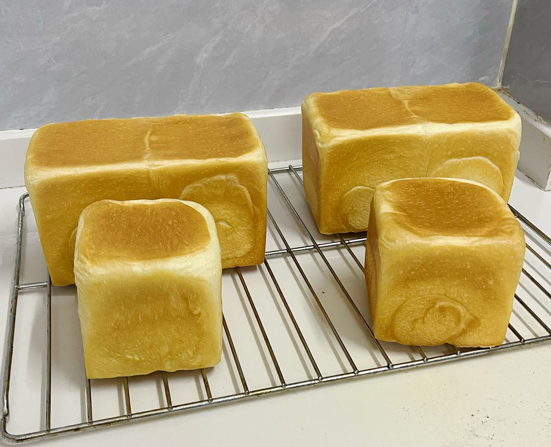 轻盈绵软、整形方便的经典三明治白吐司