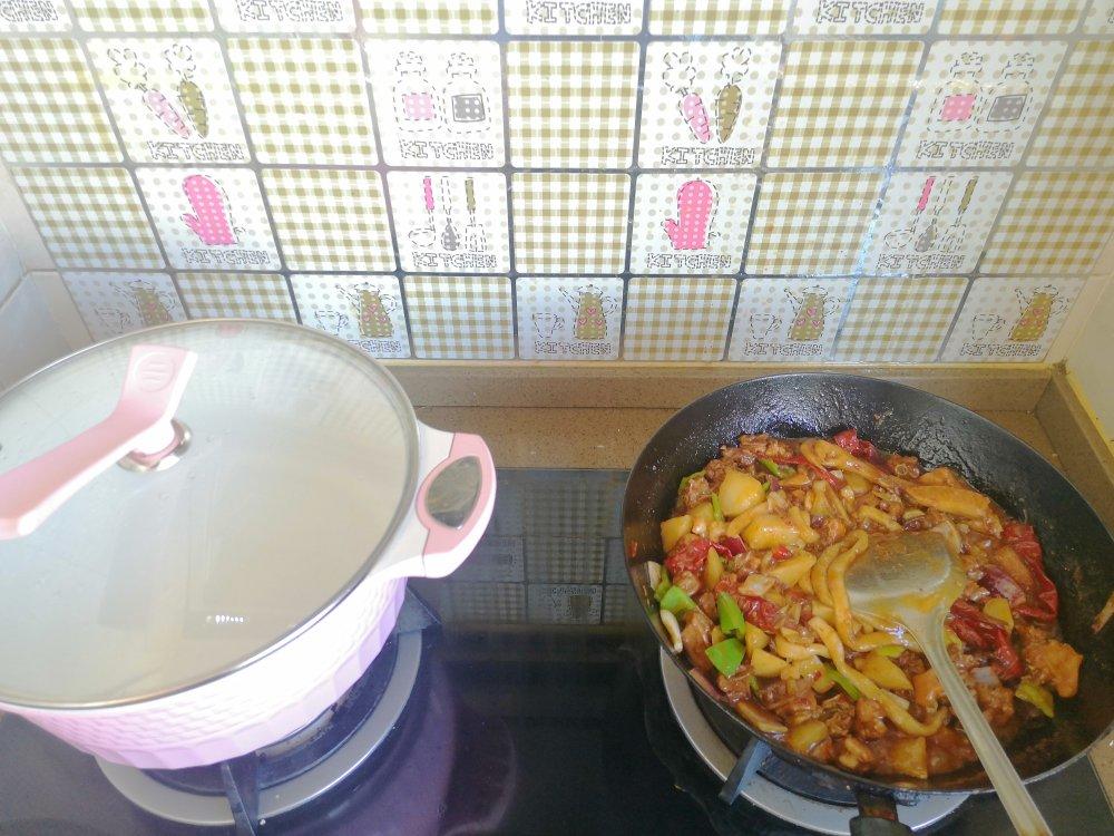 新疆沙湾大盘鸡