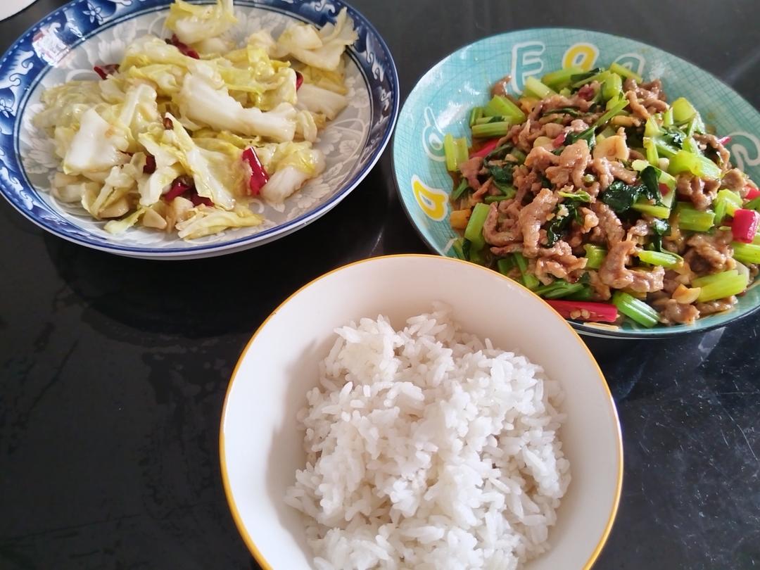 泡椒芹菜炒牛肉