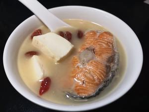 冬季养生——三文鱼豆腐汤的做法 步骤8