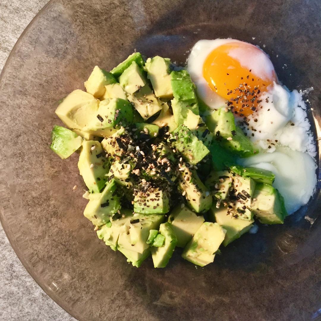 牛油果温泉蛋拌饭
