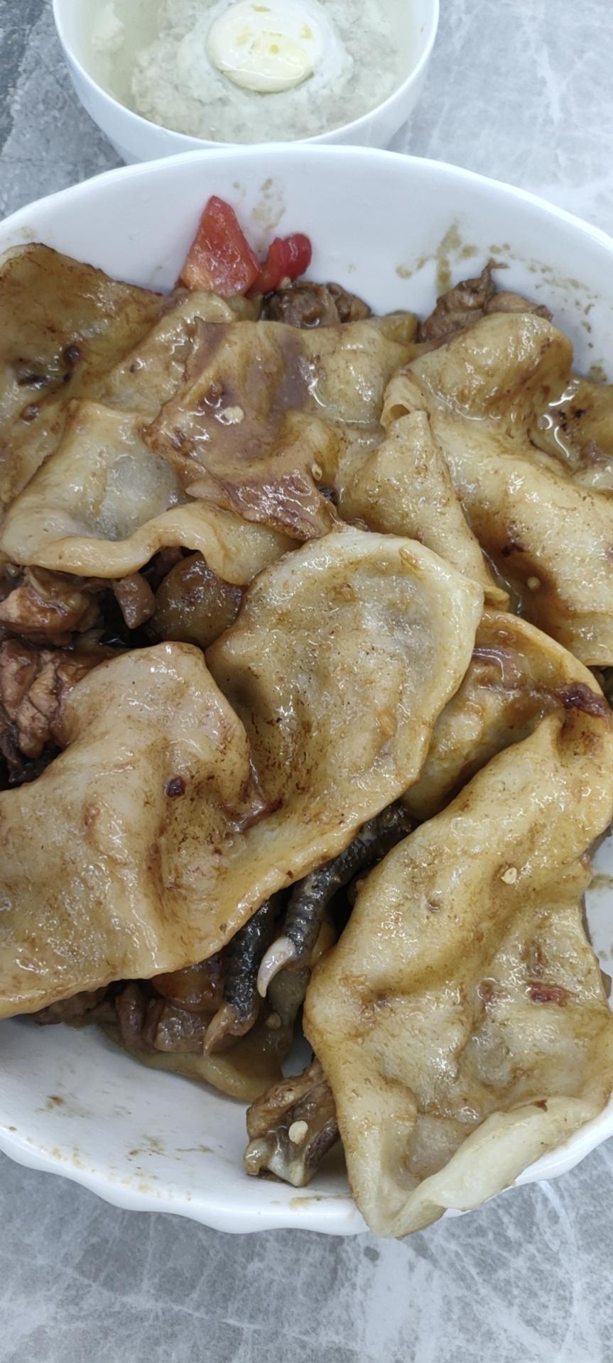 地锅鸡，教你贴饼子好吃的小技巧~