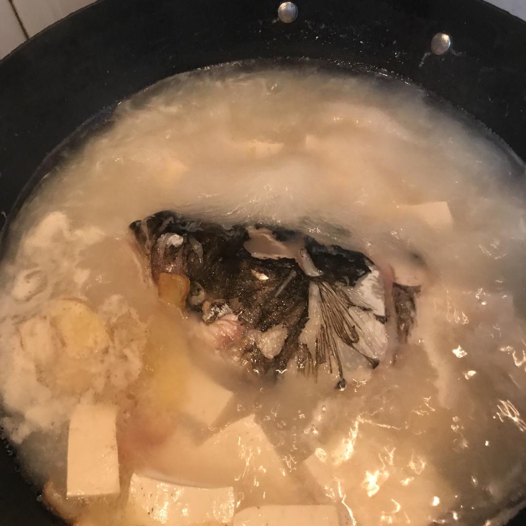 鱼头豆腐汤