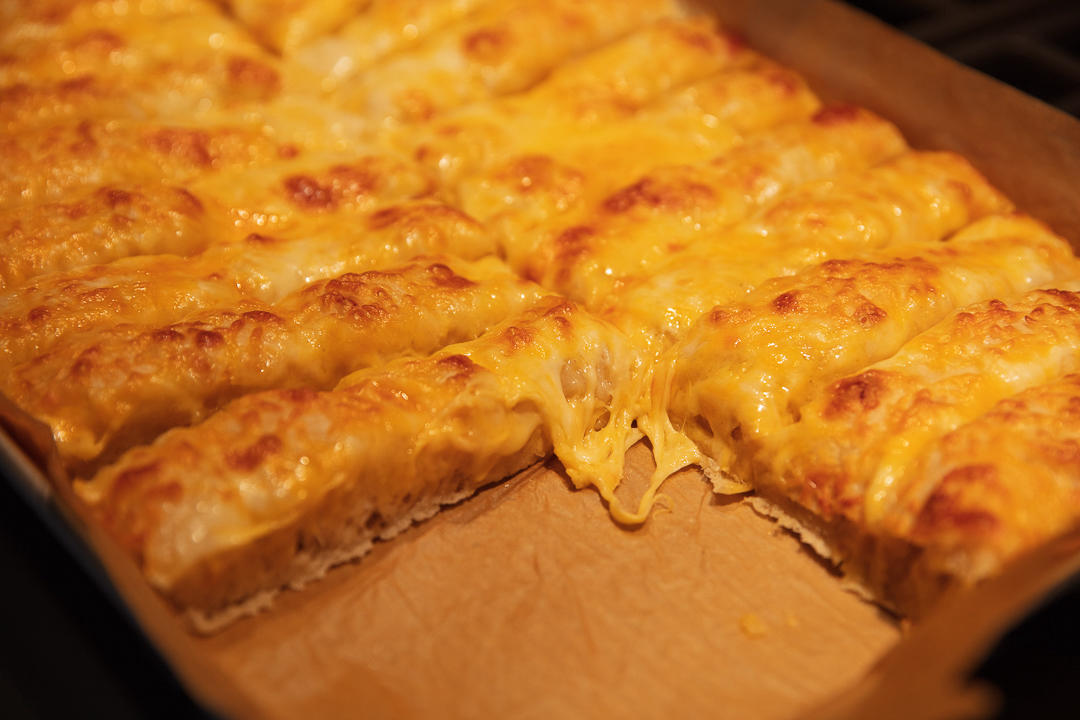 sunnykreglo做的蒜香芝士面包条cheesybreadsticks