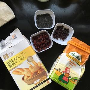 蔓越梅黑芝麻红豆全麦面包(冷藏发酵法)的做法 步骤1