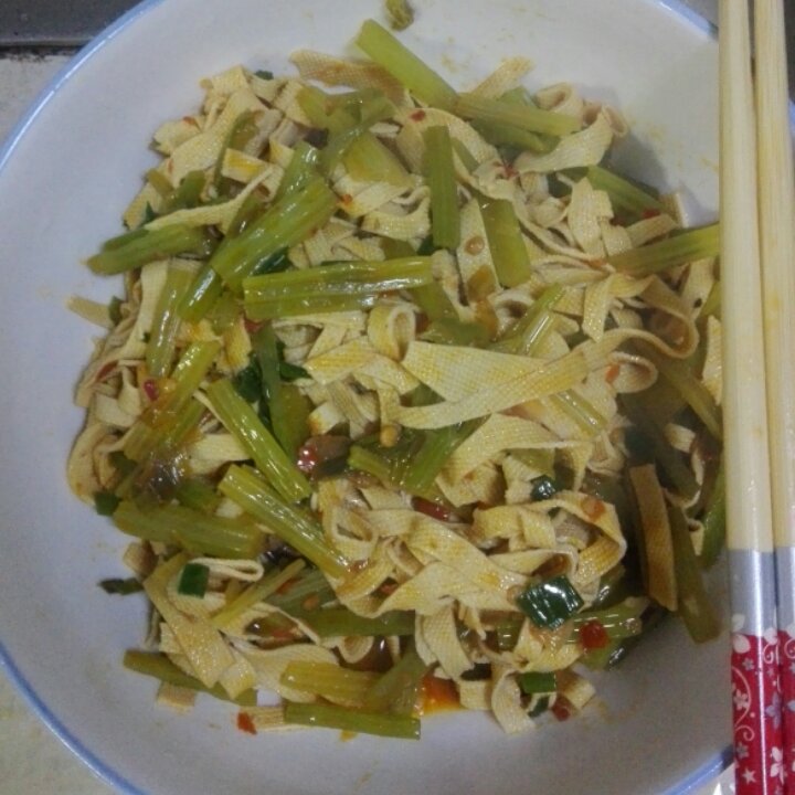 西芹炒豆腐皮