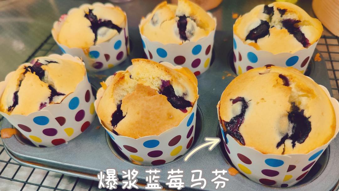 【爆浆蓝莓玛芬蛋糕】搅和几下就爆浆了～Blueberry Muffins～ | Q BAKE