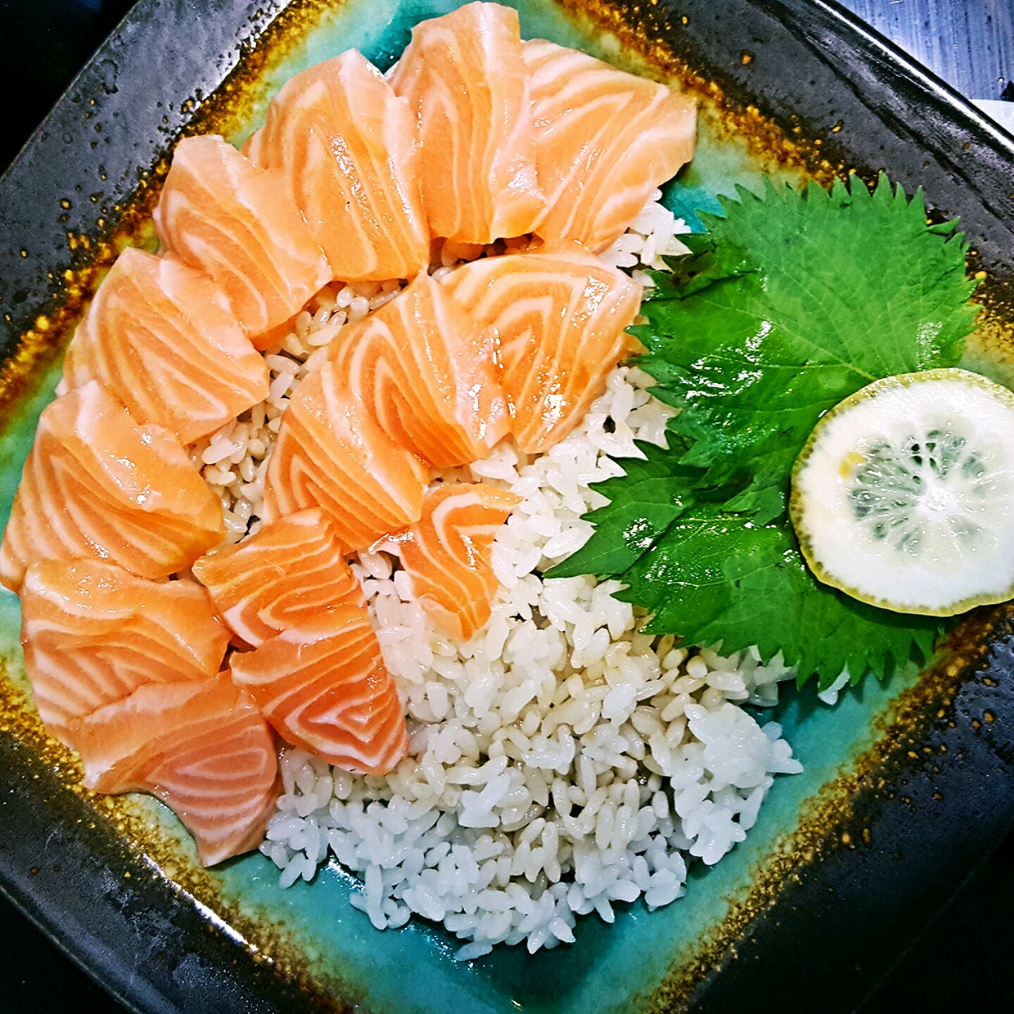 日式三文鱼温泉蛋盖饭