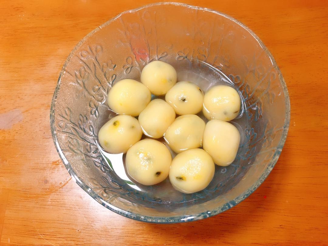 百香果汤圆