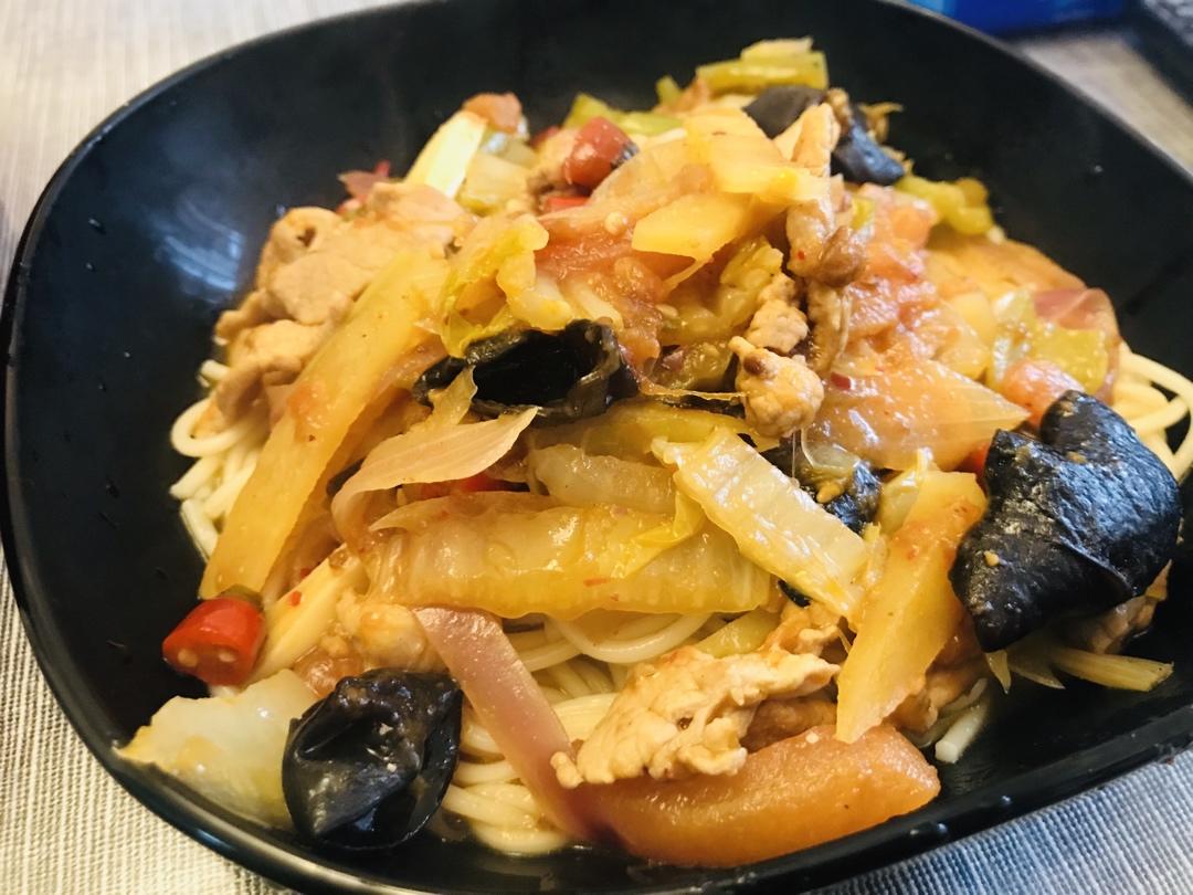 新疆过油肉拌面