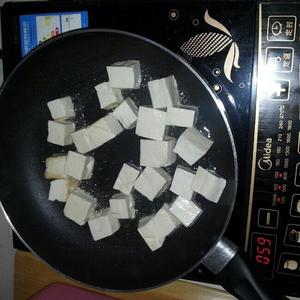 小葱烧豆腐的做法 步骤2