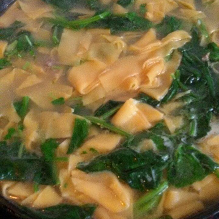 胡萝卜鸡毛菜手擀面