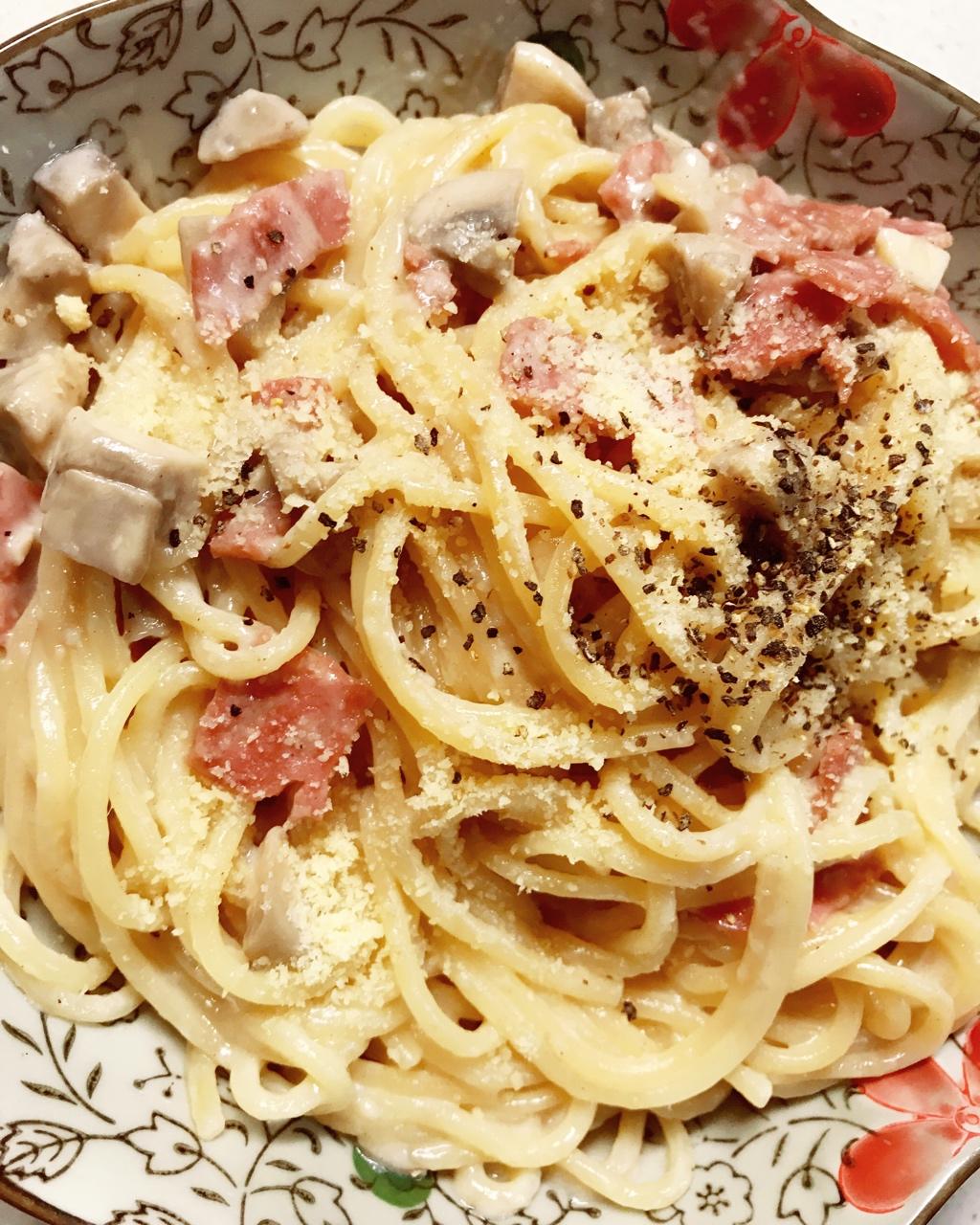 白蘑菇奶油培根意面