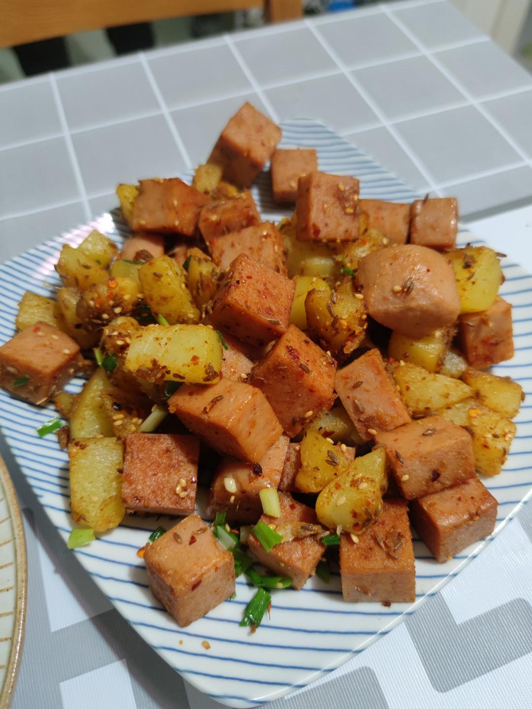 香辣过瘾的孜然土豆火腿，比路边摊还好吃