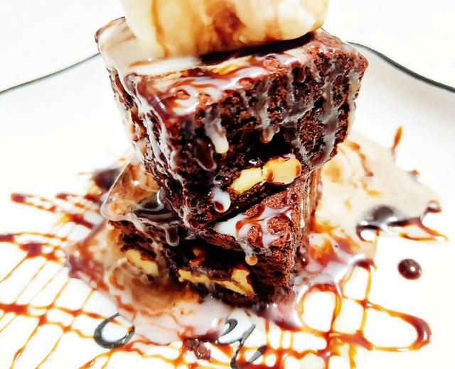 美式经典巧克力蛋糕【核桃仁布朗尼】再现美国苹果蜂Applebee's甜品菜单 【Brownie Bites】