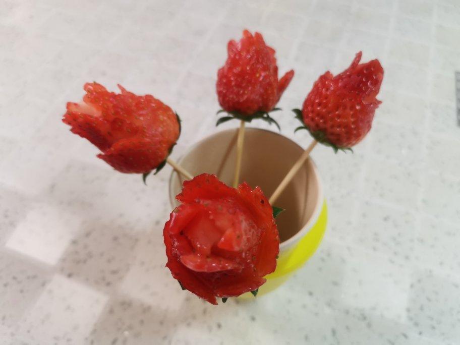 草莓玫瑰花+草莓糖葫芦