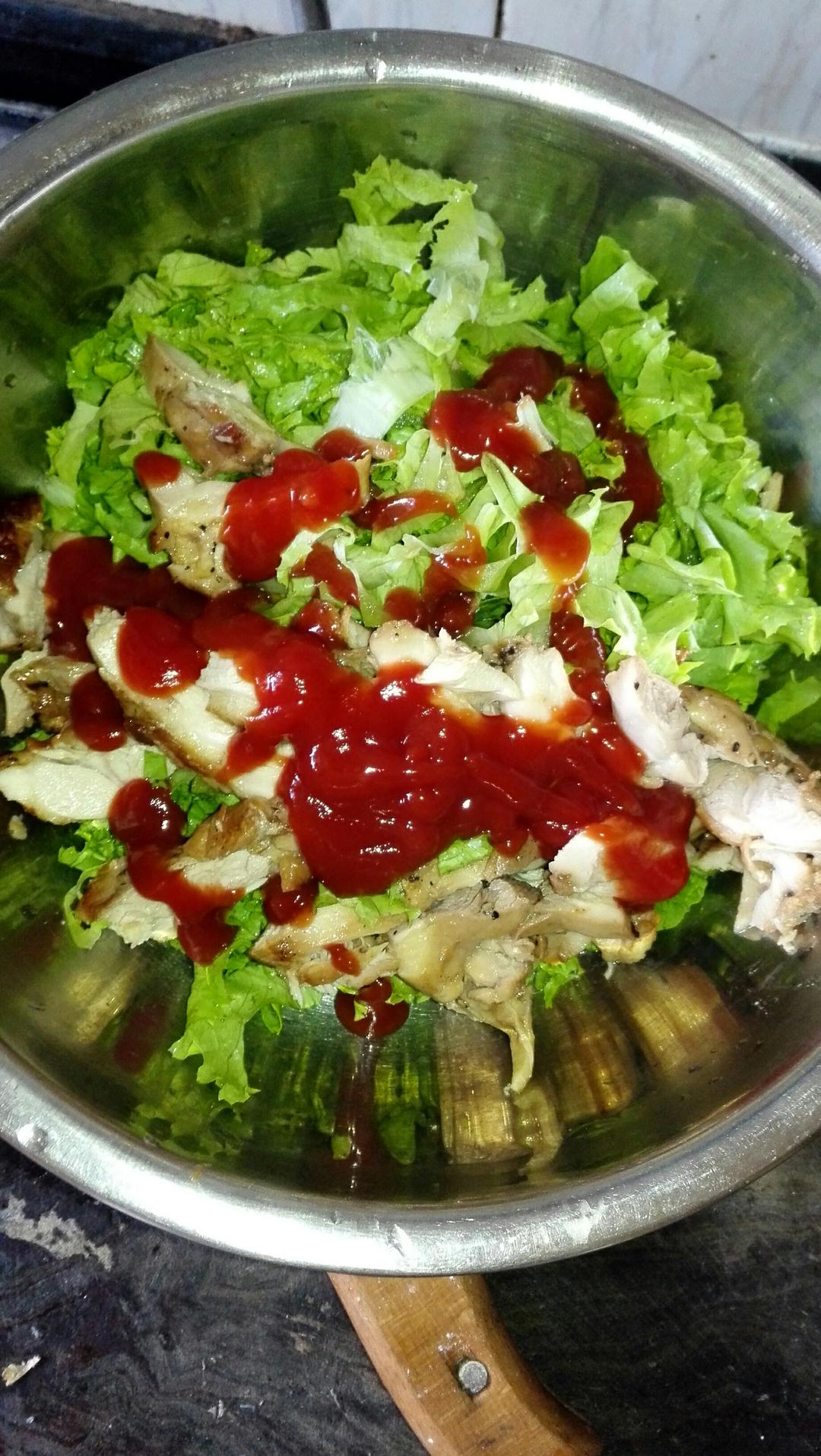 香煎鸡腿拌生菜