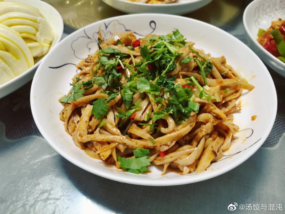 比肉还好吃的【手撕凉拌杏鲍菇】，上桌扫光光