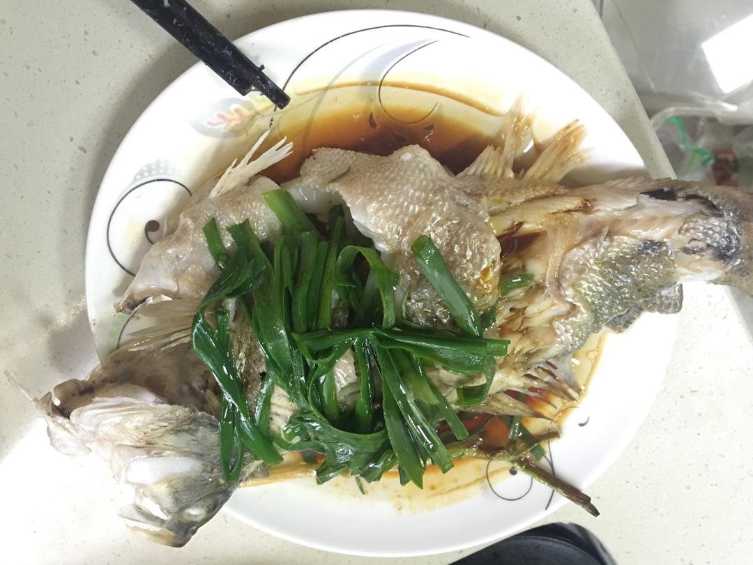 豉油清蒸鱼 清蒸鲈鱼