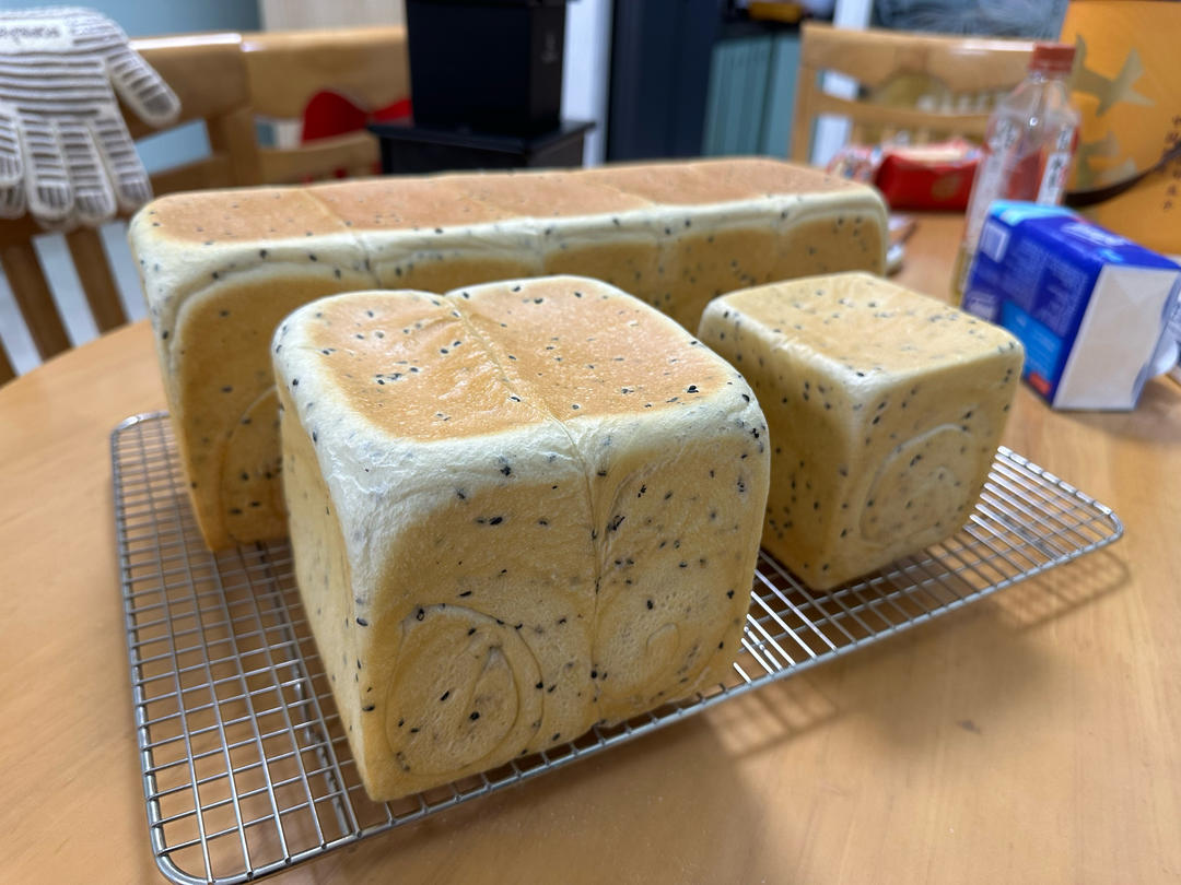 咸盐黑芝麻吐司